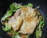重ねて待つだけ!鶏の味噌ケチャ蒸し作り方3写真