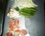 鶏肉と玉ねぎ、ピーマン、しめじ玉子のせ作り方1写真