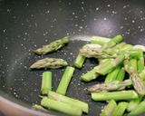 台湾家庭料理【アスパラとハマグリ炒め】作り方4写真