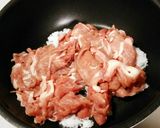 簡単!砂糖でお肉を炒める*豚こま煮*作り方3写真