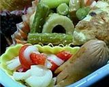お弁当の穴埋め。かにかま、結んだだけ作り方2写真