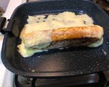 チーズで巻いてソーセージが入った卵焼き作り方14写真