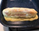 チーズで巻いてソーセージが入った卵焼き作り方15写真
