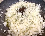豚バラと玉ねぎのジェノベーゼ煮込み作り方1写真