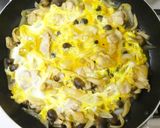 親子丼の味！鶏もも肉しめじ玉ねぎ卵とじ作り方9写真