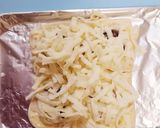 おつまみにも☆食パンで塩辛ピザ☆作り方4写真