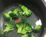 豚ロースステーキ肉とブロッコリーの炒め作り方2写真
