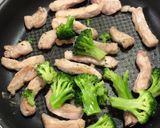 豚ロースステーキ肉とブロッコリーの炒め作り方7写真