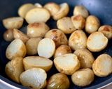 小さな新じゃがで簡単【新じゃがの甘辛煮】作り方4写真