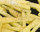 豚肉と細切ポテト＆茸のバターしょう油炒め作り方1写真
