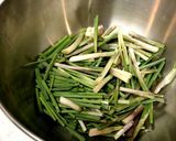 簡単！＊エシャロットの葉のアンチョビ炒め作り方1写真