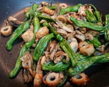 獅子唐と竹輪と舞茸の生姜醤油炒め作り方3写真
