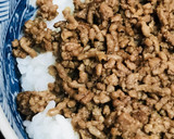 合い挽きそぼろとゆで玉子の丼作り方2写真