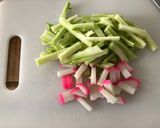簡単！かまぼことブロッコリーの茎和風炒め作り方1写真