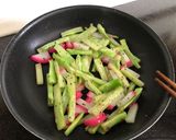 簡単！かまぼことブロッコリーの茎和風炒め作り方3写真