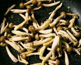 しめじとハムのマヨ炒め作り方3写真