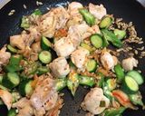 腸まで届く鶏オクラ胡瓜のピリ辛キムチ炒め作り方3写真