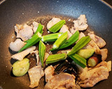 鶏皮となすとオクラの炒め物作り方7写真
