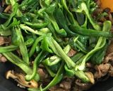 ピーマンと生ラムのカレー炒め。作り方5写真