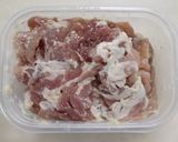 美味♪塩麹豚肉もやしキクラゲ胡瓜の炒め物作り方1写真