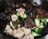 美味♪塩麹豚肉もやしキクラゲ胡瓜の炒め物作り方7写真