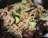 美味♪塩麹豚肉もやしキクラゲ胡瓜の炒め物作り方9写真