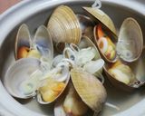 白だし香る青柳のガーリック酒蒸し作り方3写真