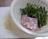 にらもやしとベーコンのにんにくマヨ炒め作り方1写真