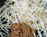 ☆あと一品♪もやしのピリ辛肉味噌炒め☆作り方1写真