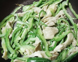 ピーマンと舞茸のカレーマヨ炒め作り方3写真