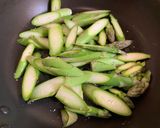 アスパラとカツオのオリーブオイル炒め作り方1写真