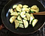 ズッキーニ大量消費　和風の甘辛醤油炒め作り方3写真