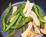 山椒香る〜とうがらしと油揚げのポン酢炒め作り方3写真