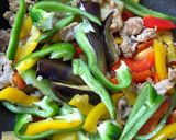 豚こま肉となす・パプリカのピリ辛味噌炒め作り方3写真