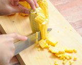 絶品！とうもろこしとベーコンのみそ汁作り方8写真