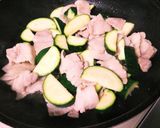 ズッキーニと豚バラのカレー炒め作り方2写真