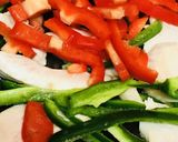 パッと見イタリアンな鶏肉のパプリカ焼そば作り方2写真