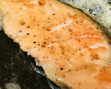鮭切り身のバター焼き●クリーム茸ソース作り方1写真