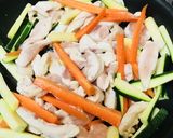 細切り鶏肉の甜麺醤＆オイスターソース炒め作り方2写真