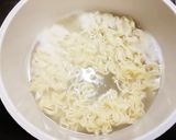 お手軽☆パリパリ美味しいラーメンピザ作り方2写真