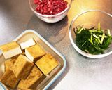 厚揚げ豆腐とひき肉のピリ辛炒め作り方1写真