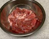 豚肉とニンニクの芽の炒め物作り方1写真