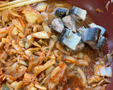 さんま水煮缶で韓国風サンマキムチの炒め作り方3写真