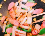 お弁当に！竹輪とソーセージのカレー炒め作り方5写真