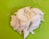 お蕎麦屋さんのおつまみ♪親子煮作り方1写真