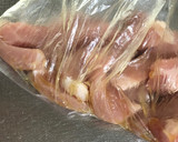 豚ロース しめじ ニラ の 焼きそば作り方1写真
