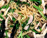 豚ロース しめじ ニラ の 焼きそば作り方8写真
