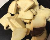 ほっこり♡さつまいもと鶏肉のお味噌汁作り方1写真