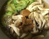 ゴーヤとしめじの味噌スープ作り方2写真