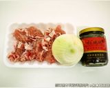 麻辣黑木耳炒洋蔥肉片．柯媽媽の植物燕窩作り方1写真